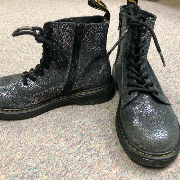 Dr. Martens youth/girls iridescent ankle boots! - Picture 3 of 7